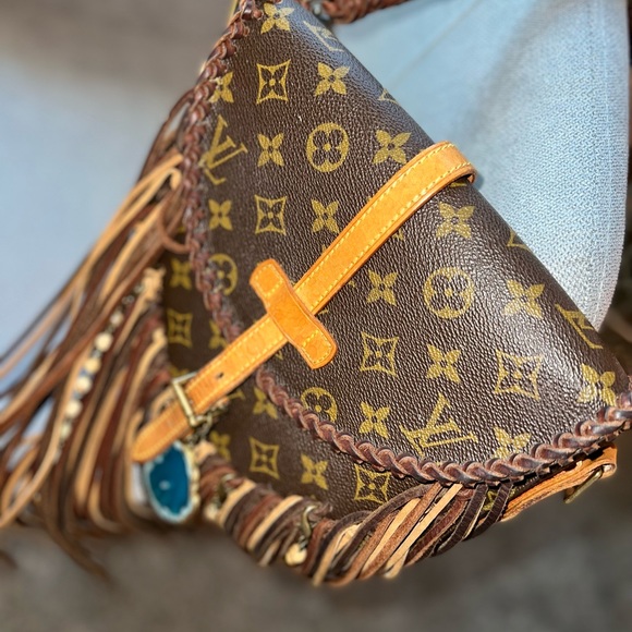 LV crossbody - Picture 4 of 7